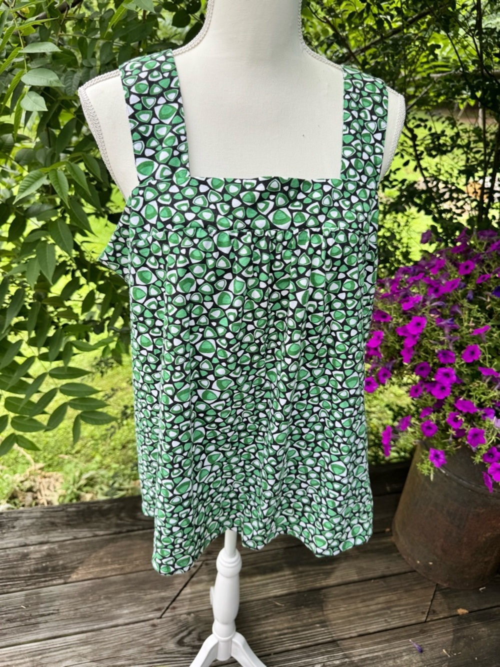 Cato Women’s XL Green Black White Geometric Sleeveless Blouse - Picture 3 of 9